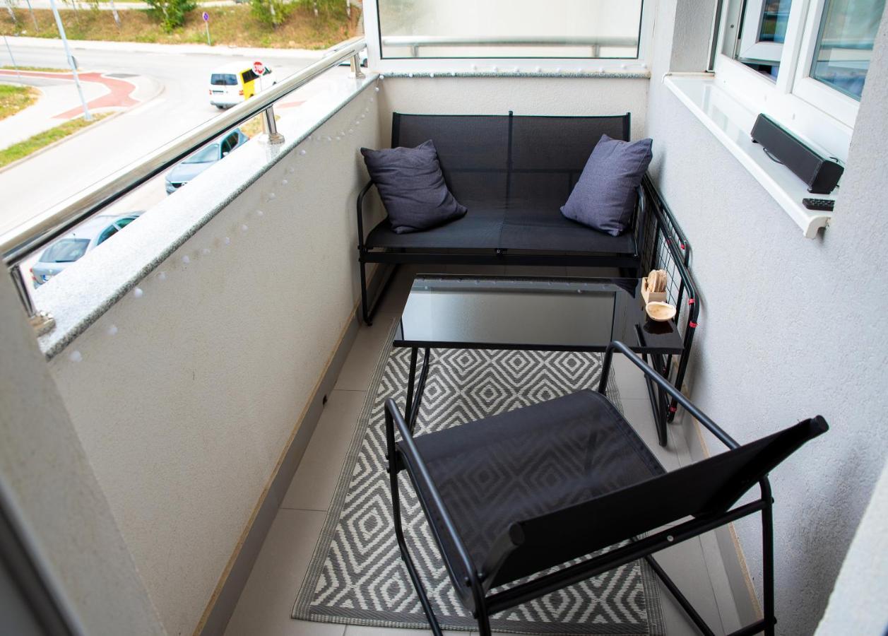Lukavica Athena Apartman מראה חיצוני תמונה